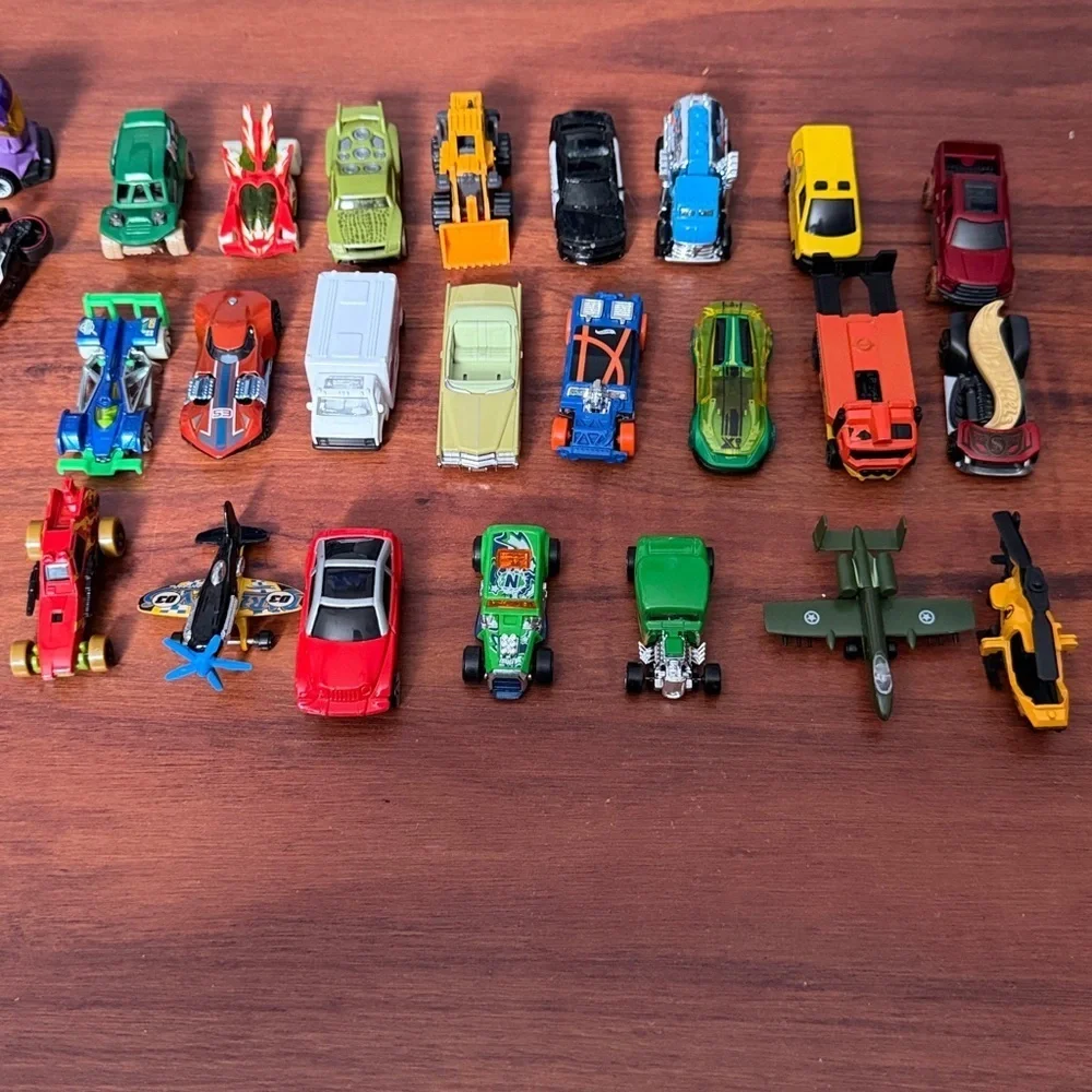 Hot‎ wheels and other assorted cars plus mini car carrier - 27 pieces